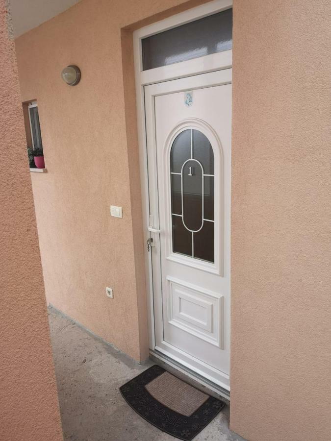 Apartman Roza プロチェ エクステリア 写真